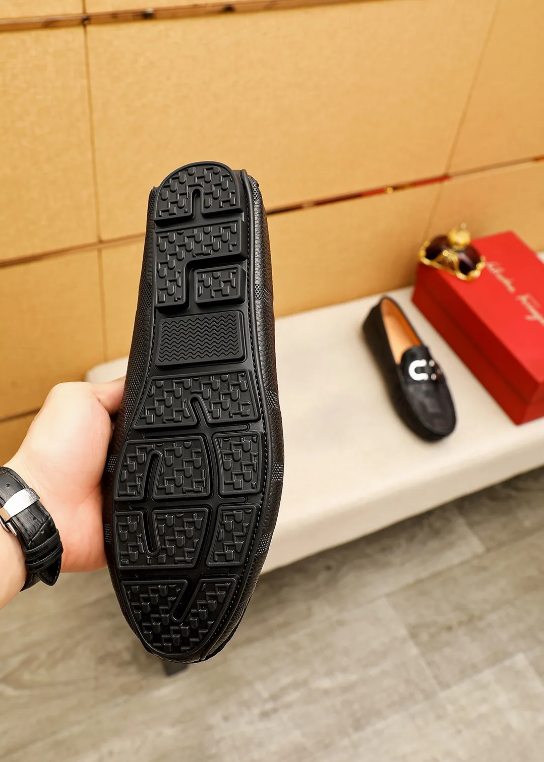 Men's shoes 💰360 💐 Product trademark: Ferragamo "Ferragamo" bean shoes Regular size: 38-44 (45.46🉑️customized) Product materials: Selected imported calfskin embossed upper + classic hardware buckle, imported pig leather lining. Strong three-dimensional visual effect, original outsole color: 1⃣️color optional